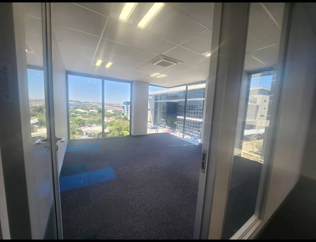 878M² OFFICE TO LET IN VORNA VALLEY
